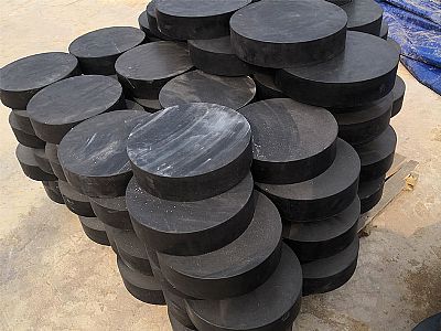 西青区板式橡胶支座由若干层橡胶片与薄钢板经加压硫化